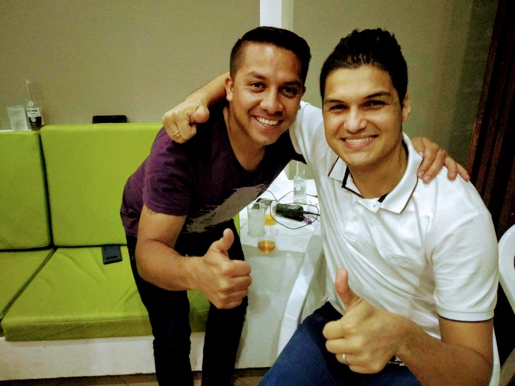 Fotografía con seguidores después de presentación.